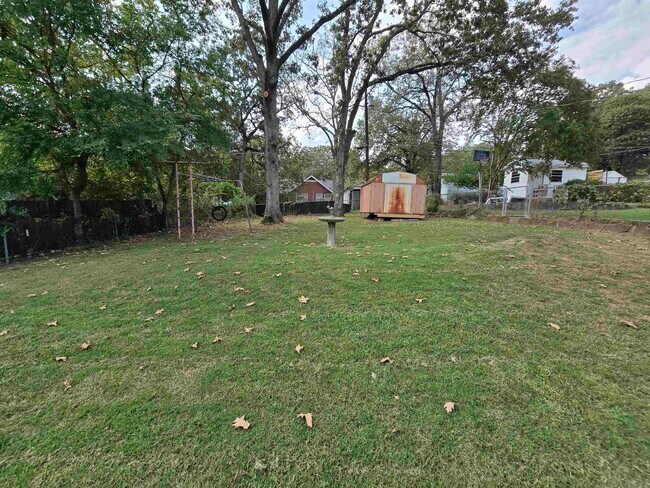 Building Photo - 3117 N Cypress St