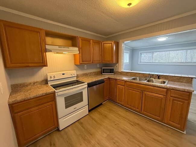 Building Photo - Great Rossville Home