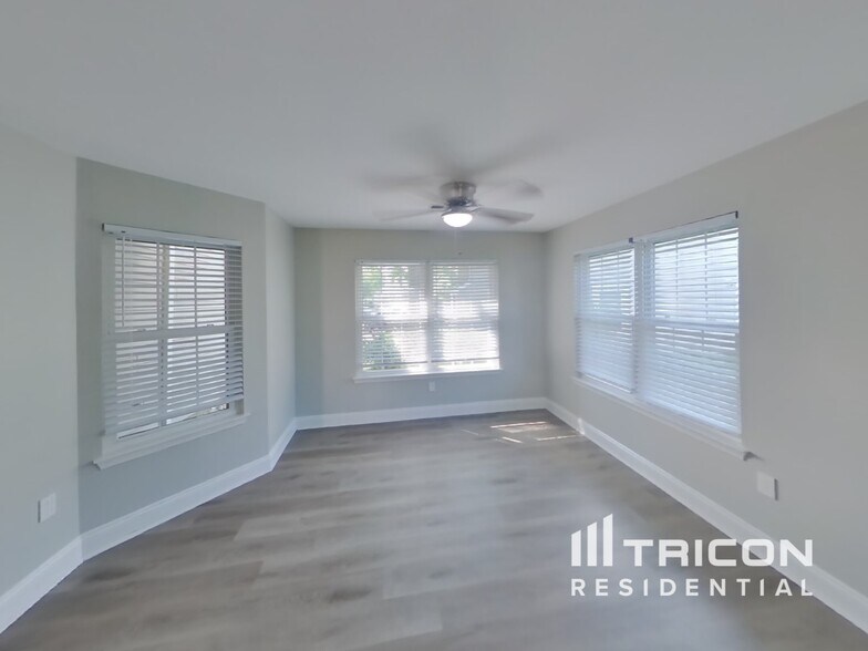Building Photo - 5200 Plantation Ct