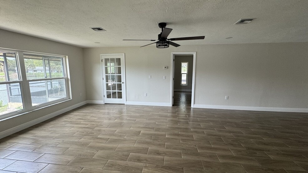 Building Photo - 7409 Lake Forest Cir