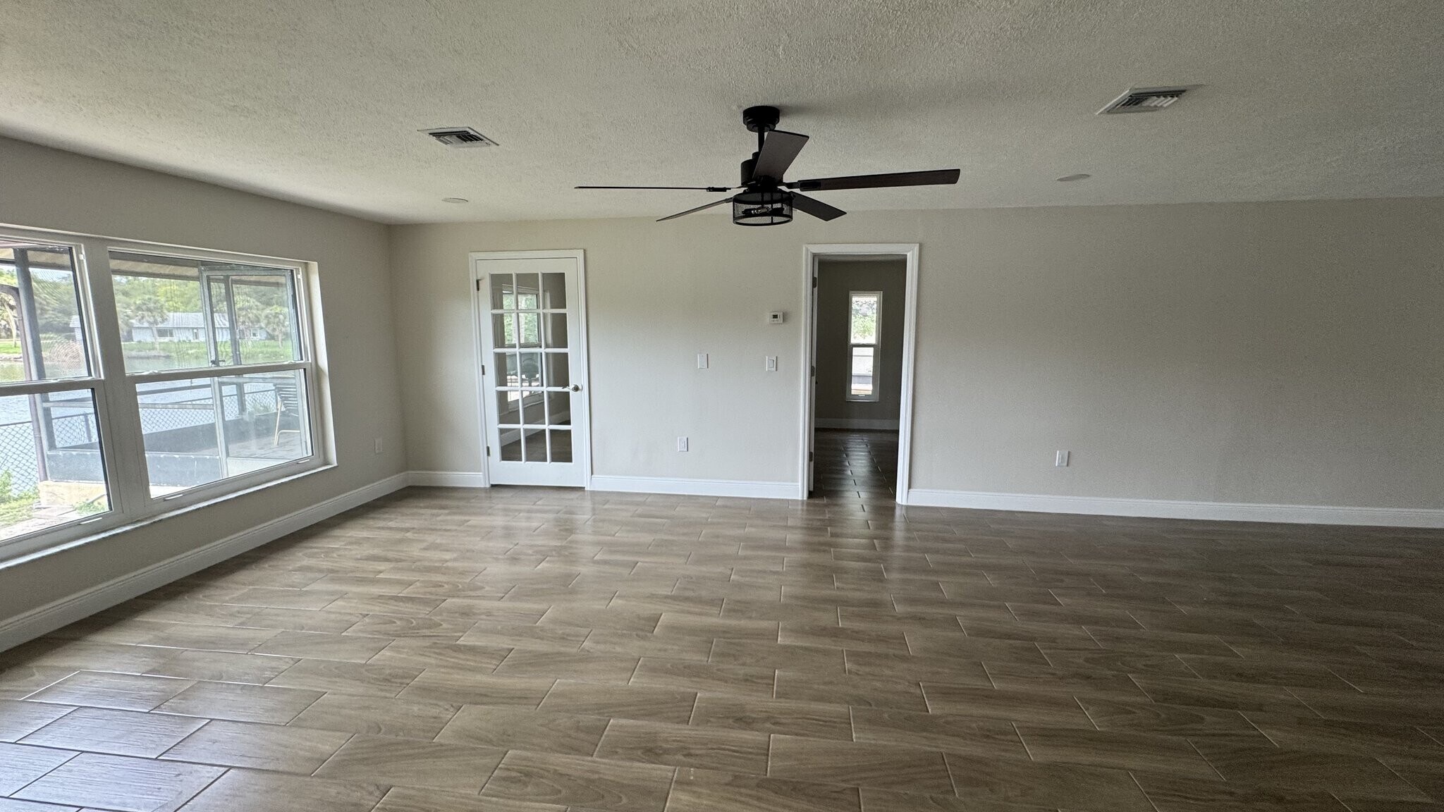 Building Photo - 7409 Lake Forest Cir
