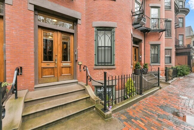 Building Photo - 106 Appleton St
