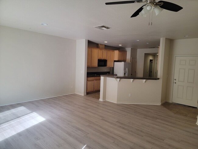 Building Photo - Adorable 3 bedroom 2.5 Bath Condo