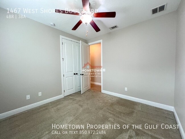 Building Photo - Luxurious 4-Bed Oasis with Pool in a Gated...