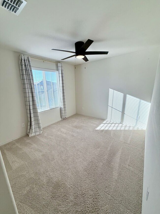 Building Photo - BEAUTIFUL Home in San Tan Valley with Mountain View’s! A Must See!