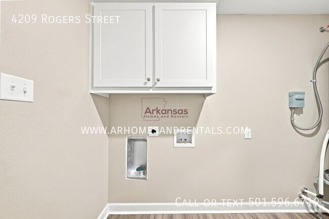 Building Photo - 4209 Rogers St
