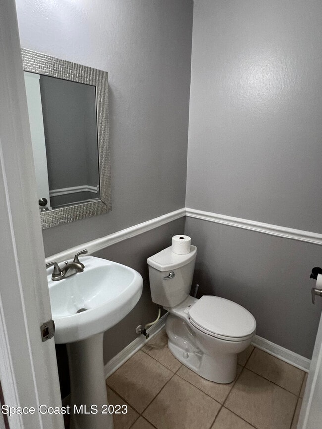 Building Photo - 1212 Foxridge Pl