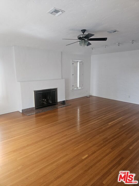 Building Photo - 122 N Detroit St