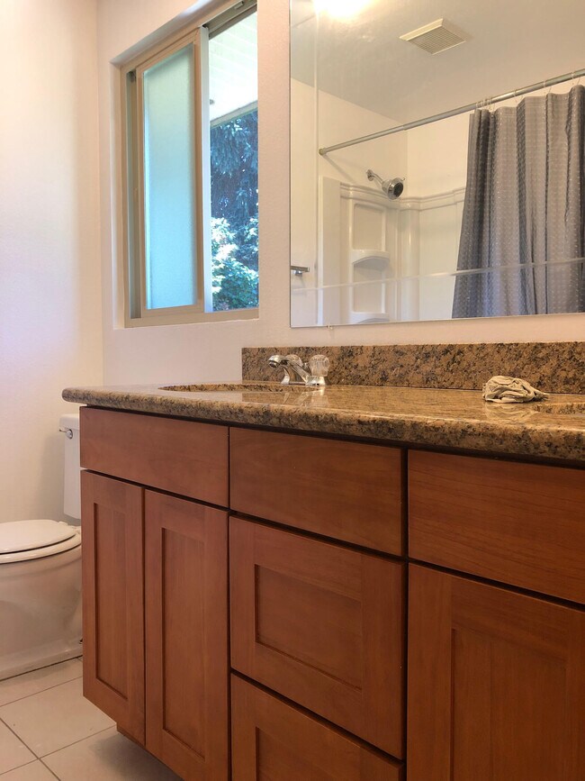 upper floor full bath - 917 146th Ave SE
