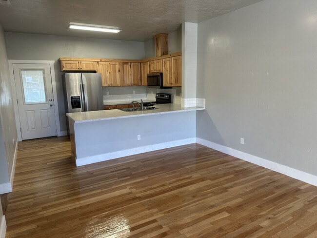 Building Photo - 411 N 7th St