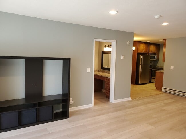 Building Photo - ENCHANTING 1 Bd/1 Ba Ground Floor Unit w/O...