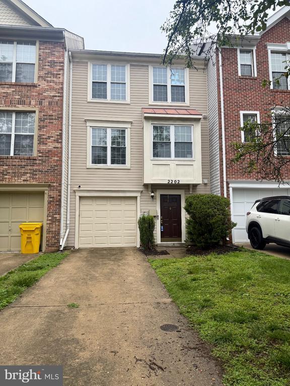 Building Photo - 2202 Commissary Cir