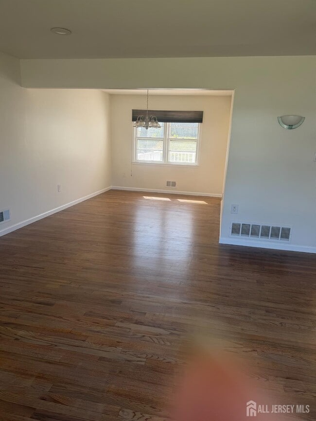 Building Photo - 13 Oakwood Dr