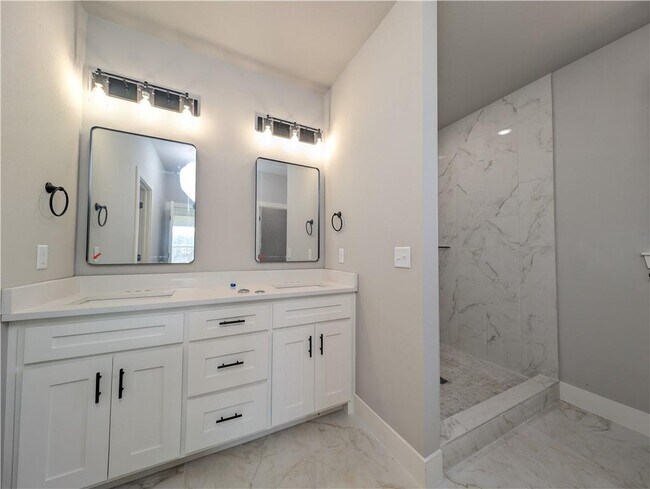 Building Photo - 25 Thornaby Dr