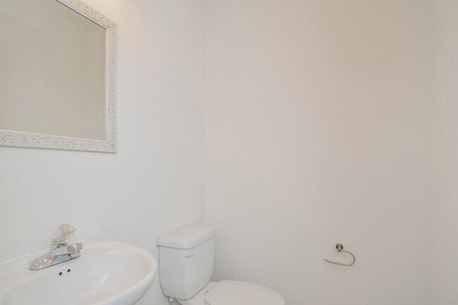 Building Photo - 5780 Weddington Dr