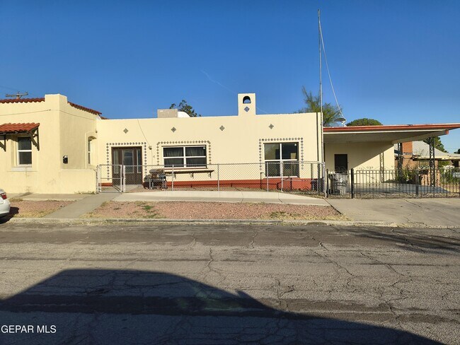 Building Photo - 714 N San Marcial St