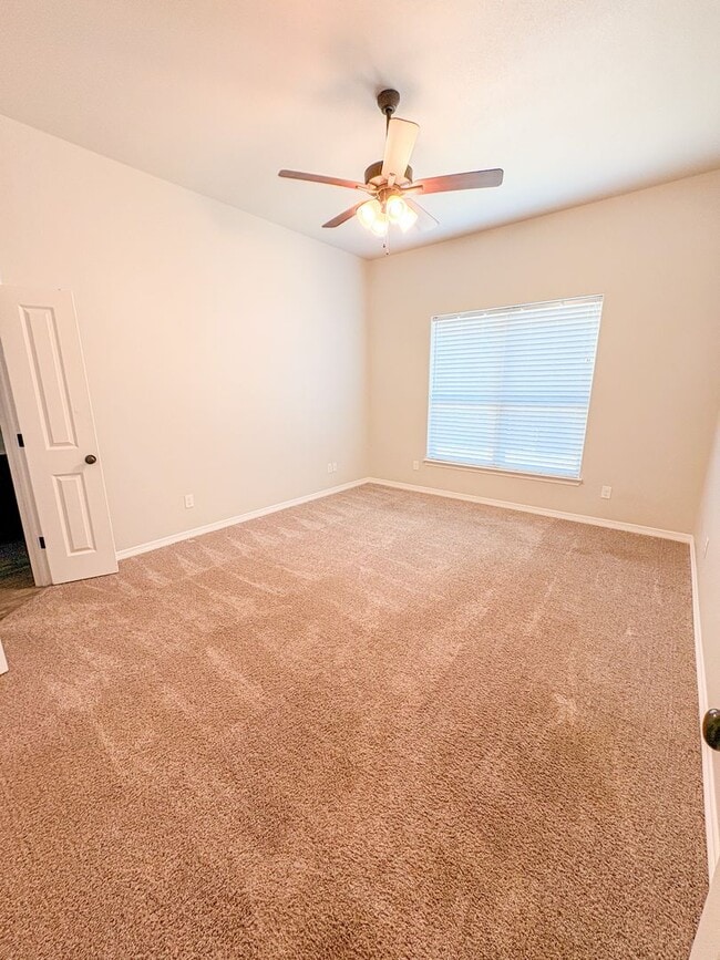 Building Photo - 701 Juniper Dr