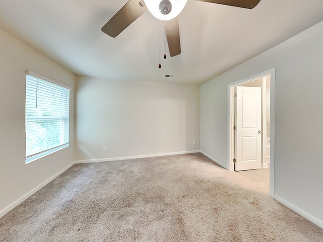 Building Photo - 2860 Saratoga Lake View