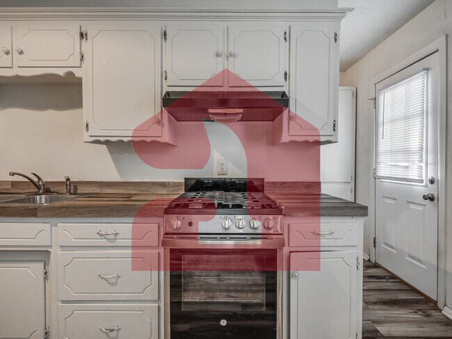 Building Photo - 224 W 5th St