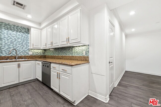 Building Photo - 8541 Alcott St
