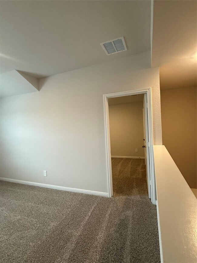 Building Photo - 233 New Albany Ln