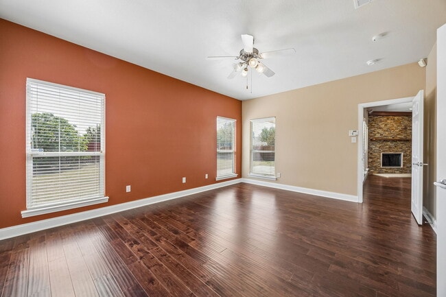 Building Photo - 9865 Tanglebrush Dr