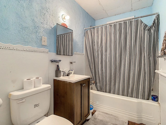 Building Photo - 208 Fairview Ave