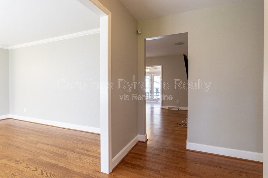 Building Photo - 6618 Castlegate Dr