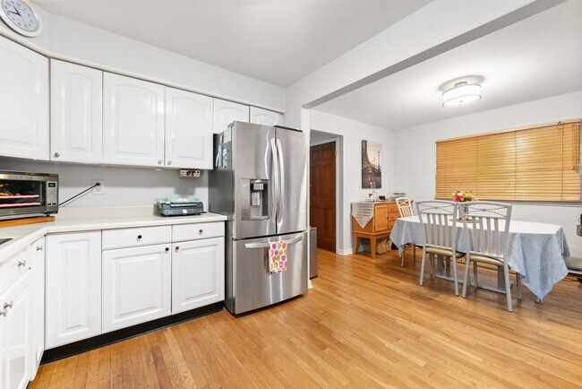 Building Photo - 50 Cottage St