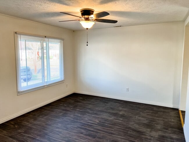 Building Photo - 3217 Niagara St