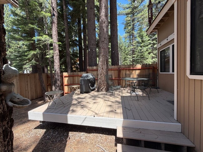 Building Photo - 4 Bed, 2 Bath Home on Large Corner Lot Near the Y