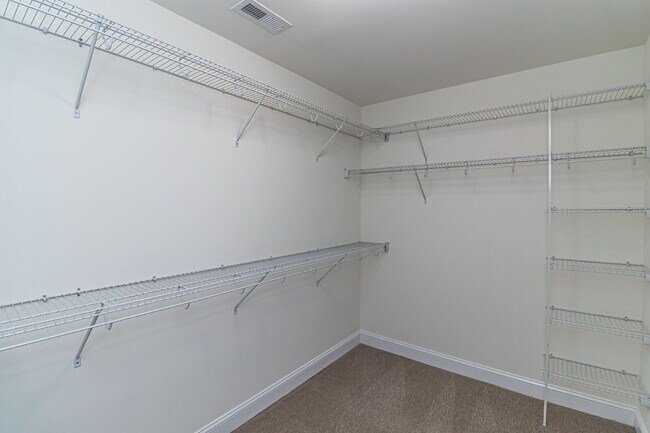 Building Photo - 208 Weeping Willow Dr