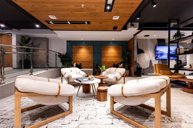 Building Photo - 1991 Main St