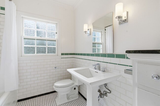 Building Photo - 501-503 Mandana Blvd