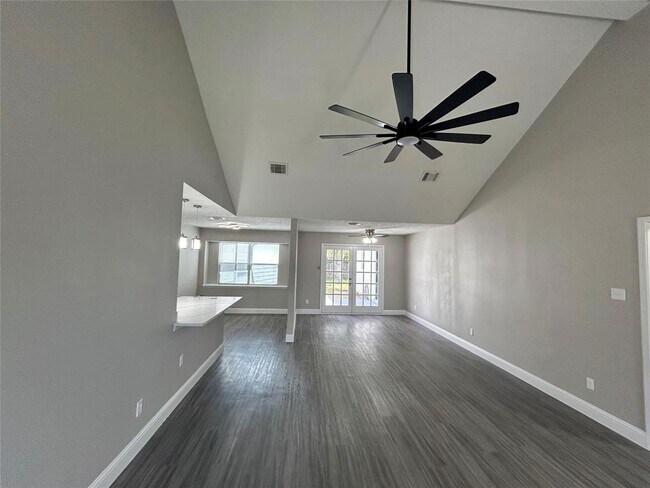 Building Photo - 1601 Washington Dr