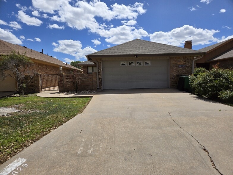 2 car garage - 1629 Wyoming Ave