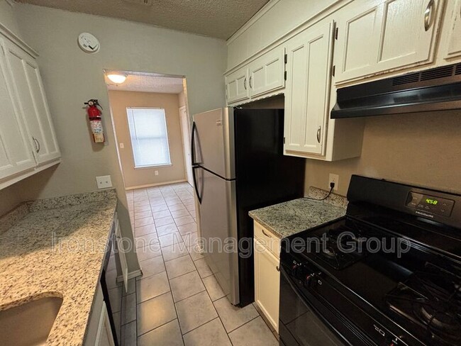 Building Photo - 4420 S Union Ave