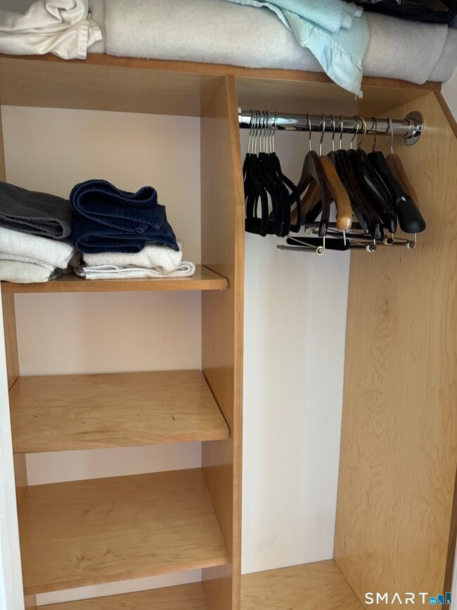 Building Photo - 7 Clearwater Ln