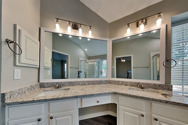 Building Photo - 30915 Trinket Dr