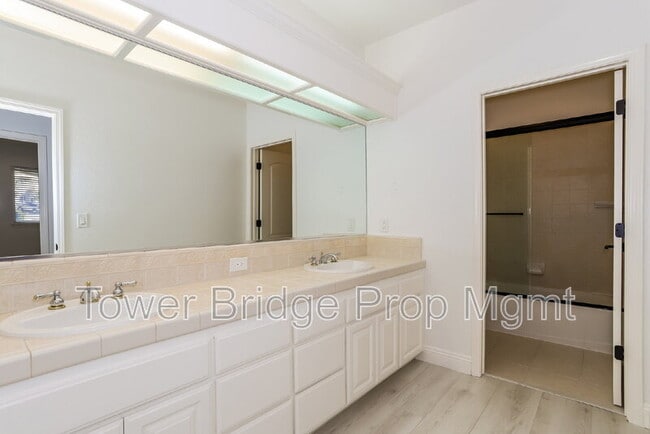 Building Photo - 1518 Southridge Ct