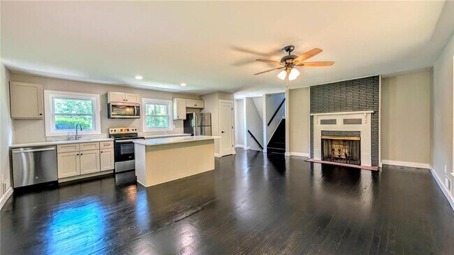 Building Photo - 3318 Hilltop Cir