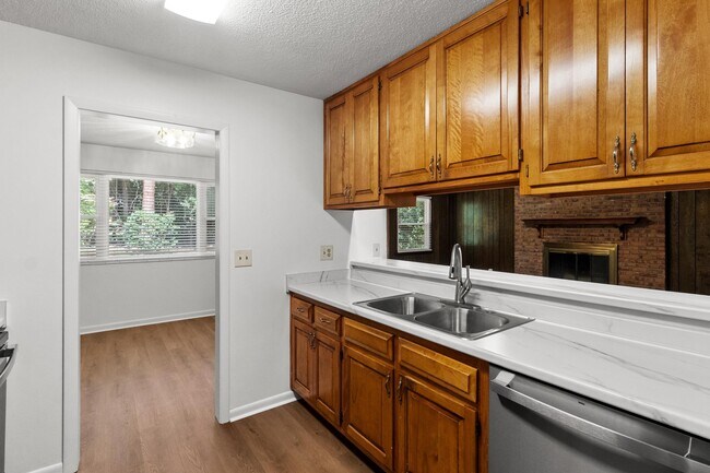 Building Photo - 3108 Briarwood Dr