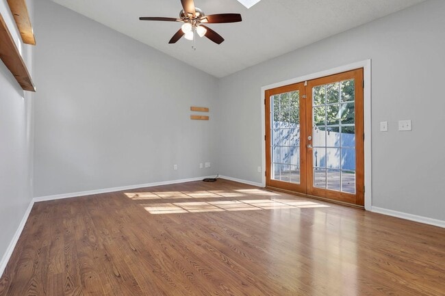 Building Photo - 5399 Thornburg Ct