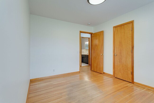 Building Photo - 171 McCall St