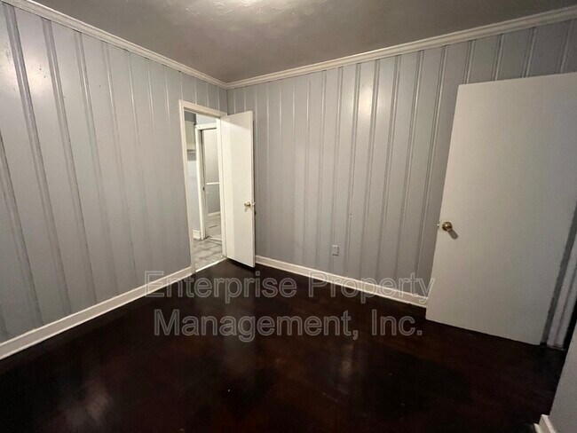 Building Photo - 1848 Woodburn Dr