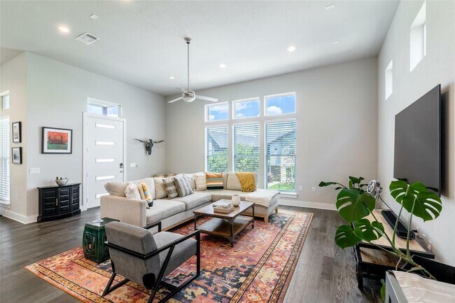 Building Photo - 6025 Seville Dr
