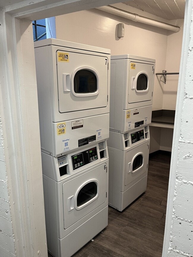 Building Photo - 8375 Fountain Ave