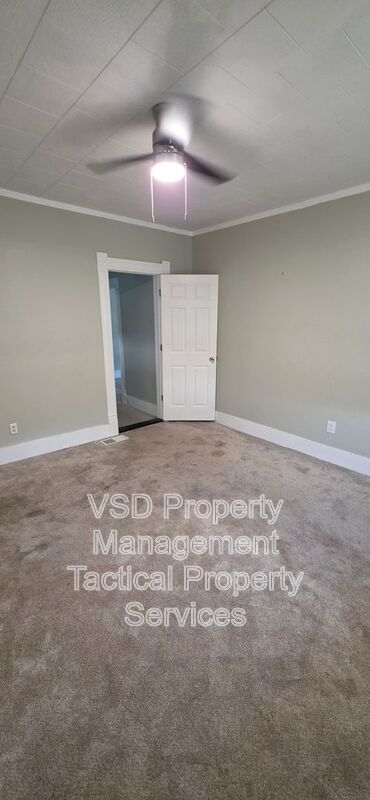 Building Photo - 3062 W 51st St