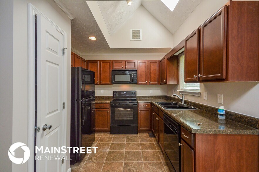 Building Photo - 40 Jill Ln