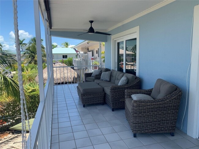 Building Photo - 112 Captains Ct